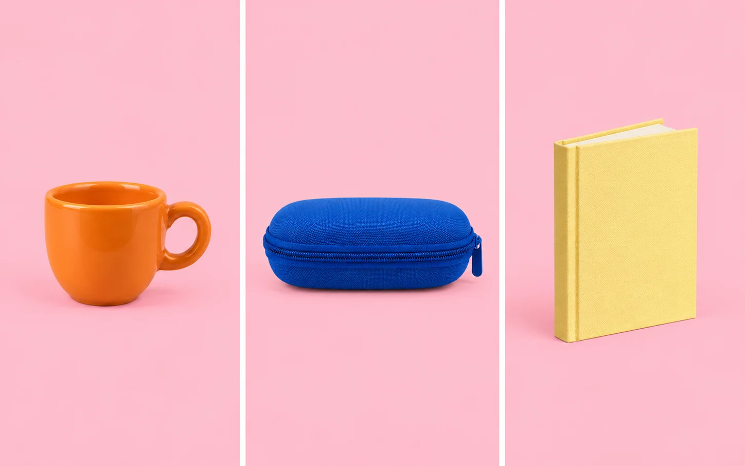 Taza naranja, estuche azul para lentes y cuaderno amarillo en fotos distintas con fondos rosas iguales